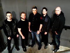 BREAKING BENJAMIN、活動再開後初のニュー・アルバム『Dark Before Dawn』が全米1位を獲得！