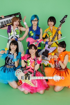 全力エンターテイメント・ガールズ・バンド Gacharic Spin、9/30にメジャー1stフル・アルバム『MUSIC BATTLER』リリース決定！昨日行われた"めざましライブ"でのライヴ写真も到着！