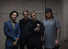 THE USED、結成15周年を記念してライヴ・アコースティック・アルバム『Live And Acoustic At The Palace』を来年4月にリリース決定！