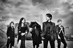 5人組ガールズ・ロック・バンド exist†trace、7/9に開催する心斎橋VARON公演に向けた新ヴィジュアル公開！来年1/9に渋谷O-WESTにてワンマン・ライヴ開催決定！