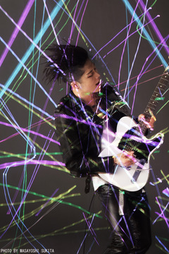 MIYAVI、8/31にリリースするニュー・アルバム『Fire Bird』のファンタジスタ歌磨呂とコラボしたジャケット写真公開！ダンス・コンテストの開催も決定！