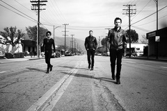 MUSE、最新アルバム『Drones』より「Revolt」の360度パノラマMV公開！ 