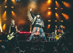 ジャパン・ツアー中のGUNS N' ROSES、1/21に開催した京セラドーム公演のダイジェスト映像公開！