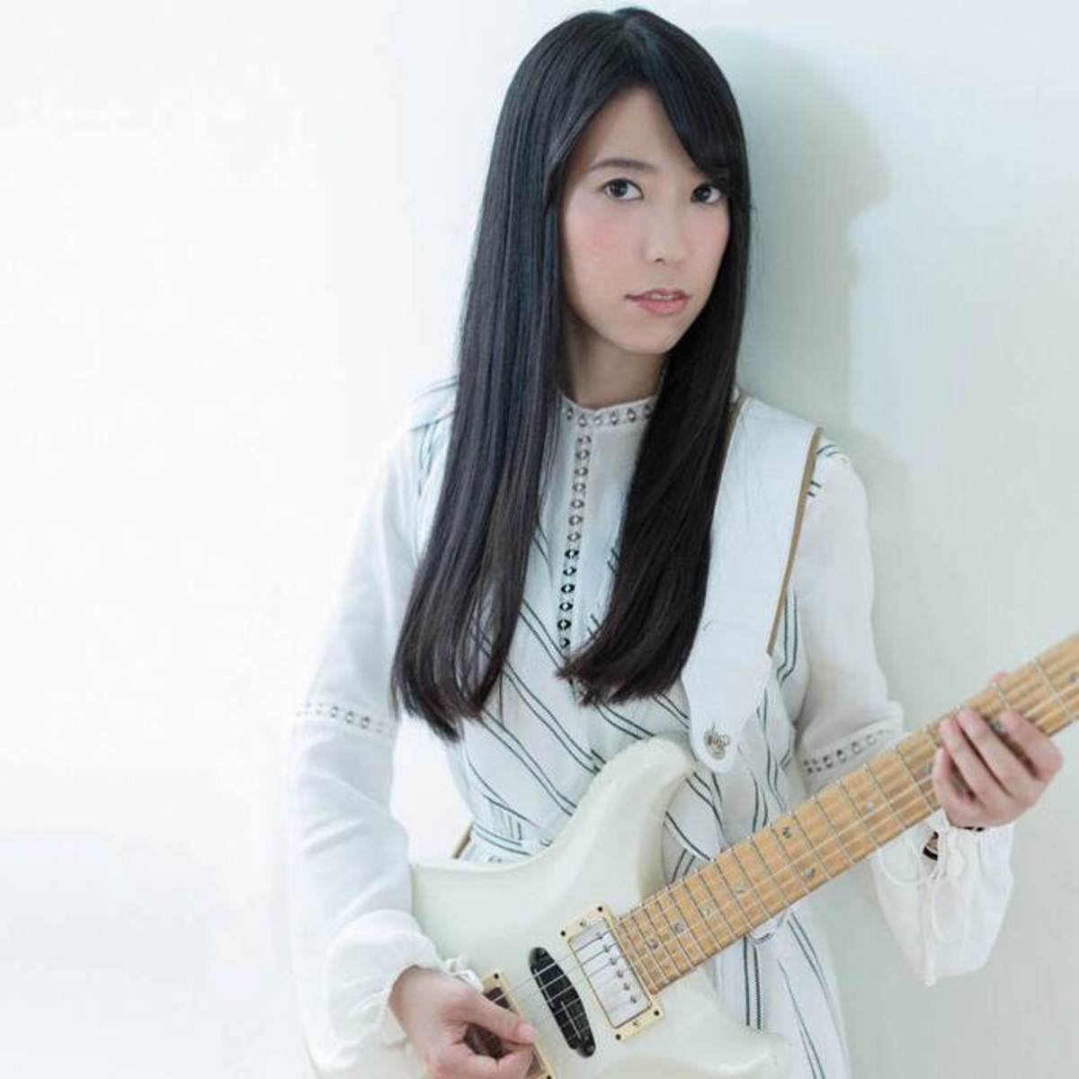 Mary S Bloodなどのサポートで活躍する女性ギタリスト Yashiro 5 10リリースの1stソロ アルバム Astraia の詳細発表 激ロック ニュース