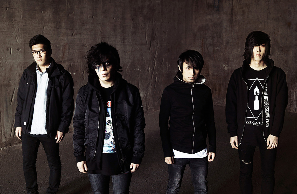 ☆新品未開封☆ AOS リストバンド Amazon.co.jp: 真天地開闢集団ジグザグ リストバンド（2個セット