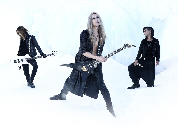 逆輸入3ピース・エクストリーム・メタル GYZE、3/29にリリースするニュー・アルバム『Northern Hell Song』より「The Bloodthirsty Prince」のMV公開！