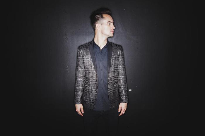 PANIC! AT THE DISCO、米TV番組で披露した最新アルバム表題曲「Death Of A Bachelor」のパフォーマンス映像公開！