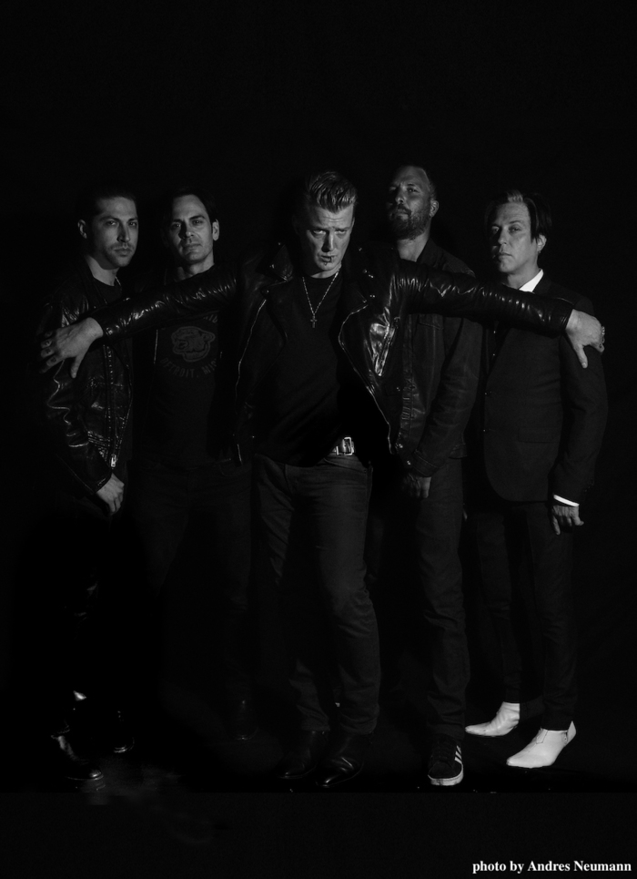 QUEENS OF THE STONE AGE、8/25リリースのニュー・アルバム『Villains』より「The Evil Has Landed」の音源公開！