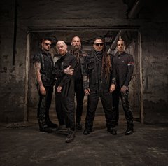 FIVE FINGER DEATH PUNCH、ベスト・アルバム『A Decade Of Destruction』よりTHE OFFSPRINGカバー「Gone Away」リリック・ビデオを公開！