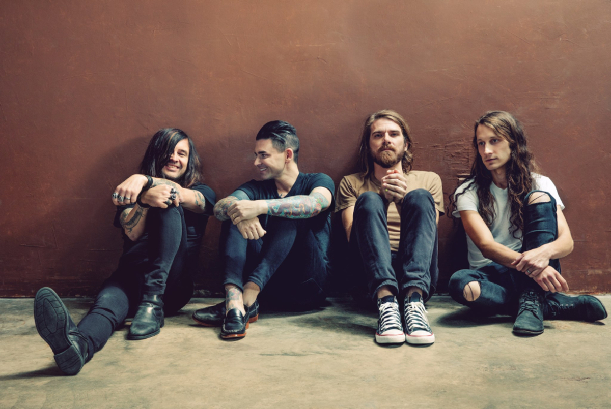 DASHBOARD CONFESSIONAL、2月リリースの約9年ぶりニュー・アルバム『Crooked Shadows』より新曲「Heart