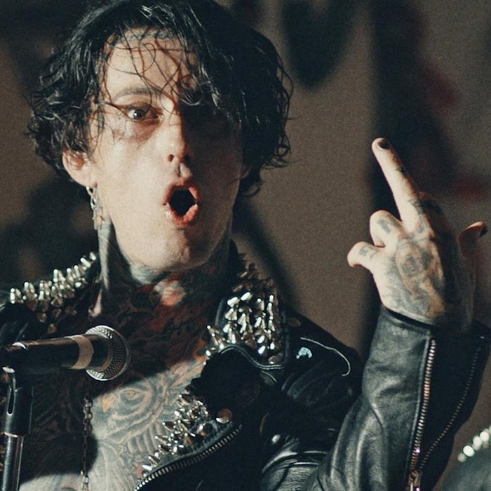 FALLING IN REVERSE、最新アルバムより「F**k You And All Your Friends」MVメイキング映像公開！