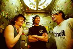 BUZZ THE BEARS、企画ツーマン"武者修行"ツアー・ゲストにa flood of circle、FEELFLIP、RADIOTSら出演決定！