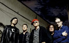 THE DAMNED、4/13リリースのニュー・アルバム『Evil Spirits』より「Standing On The Edge Of Tomorrow」MV公開！