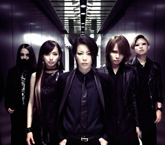 5人組ガールズ・ロック・バンド exist†trace、3月にAllS、revenge my LOSTらを迎え渋谷CYCLONEとの共催イベント"ROAR GRAVITY"開催決定！4月にワンマン・ライヴ開催も！