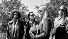 ALICE IN CHAINS、ニュー・アルバム『Rainier Fog』8/24リリース決定！新曲「So Far Under」音源公開！