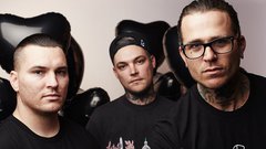 オーストラリアの叙情派メタルコア・バンド THE AMITY AFFLICTION、8/24リリースのニュー・アルバム『Misery』より「Ivy (Doomsday)」MV公開！