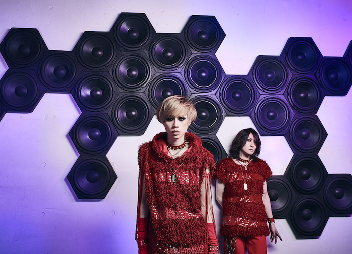  maya（Vo）とAiji（Gt）によるロック・ユニット LM.C、8/8リリースのニュー・アルバム『FUTURE SENSATION』よりリード曲「ChainDreamers」MV公開！先行配信スタートも！