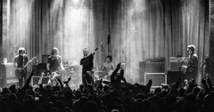 US激情／ポスト・ハードコア・バンド TOUCHÉ AMORÉ、11/2リリースのライヴ・アルバム『10 Years / 1000 Shows Live At The Regent Theater』より「Flowers And You」ライヴ映像公開！