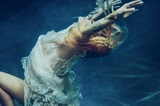 Avril Lavigne、9/19リリースの約5年ぶりニュー・シングル「Head Above Water」リリック・ビデオを一部公開！