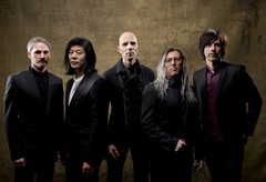 ヘヴィ・ロック界のスーパー・バンド A PERFECT CIRCLE、AC/DCをカバー！「Dog Eat Dog」音源公開！