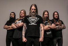 ヴァイキング・メタルの重鎮 AMON AMARTH、11/16リリースのライヴ作品より「Raise Your Horns」ライヴ映像公開！