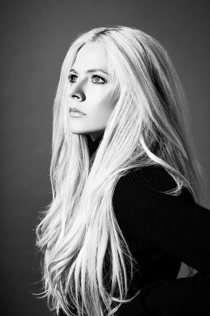 Avril Lavigne、「Girlfriend」オフィシャル・ライヴ映像公開！
