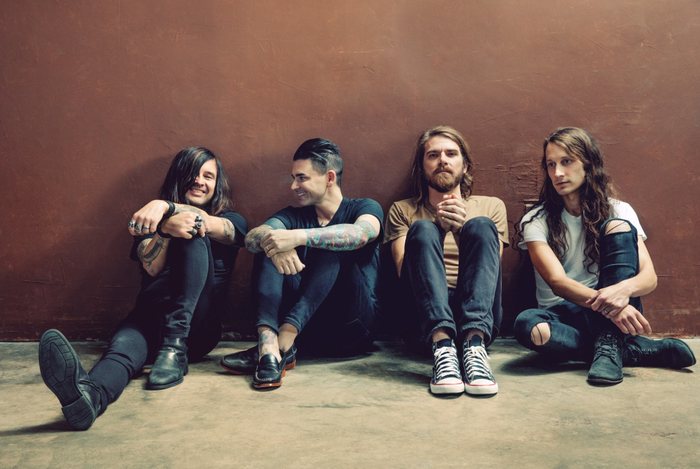 DASHBOARD CONFESSIONAL、最新アルバム『Crooked Shadows』より「Just What To Say (feat. Chrissy Costanza)」MV公開！