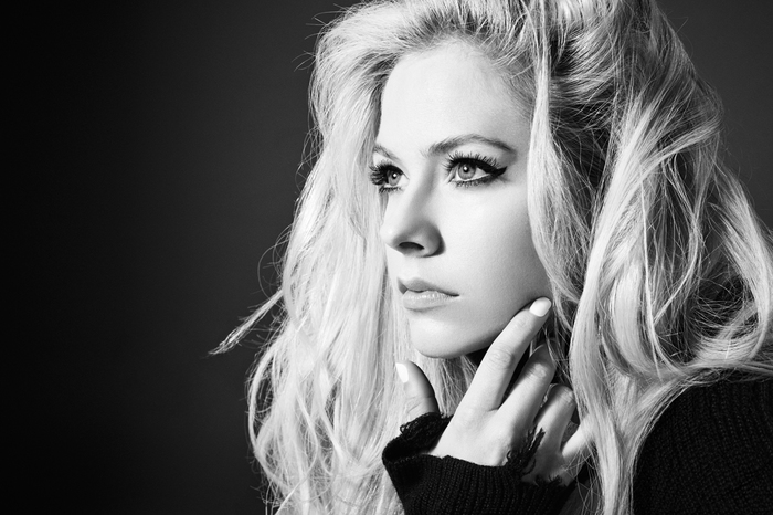 Avril Lavigne、約5年ぶり通算6作目となるニュー・アルバム『Head Above Water』来年2/15世界同時リリース決定！新曲「Tell Me It's Over」配信リリースも！