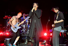 RED HOT CHILI PEPPERS、第61回グラミー賞授賞式でのPost Maloneとのコラボ・パフォーマンス映像公開！