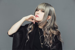 ヘヴィ・メタル・アニソン・シンガー Fuki（Fuki Commune／Unlucky Morpheus／DOLL$BOXX）、11曲入りフル・アルバム『Million Scarlets』6/12リリース決定！