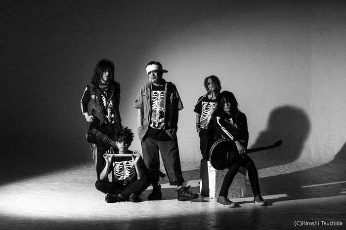 THE SLUT BANKS、4/10リリースのニュー・アルバム『NOIZ THE RIPPER』よりリード曲「BRUSH MAN」MV公開！
