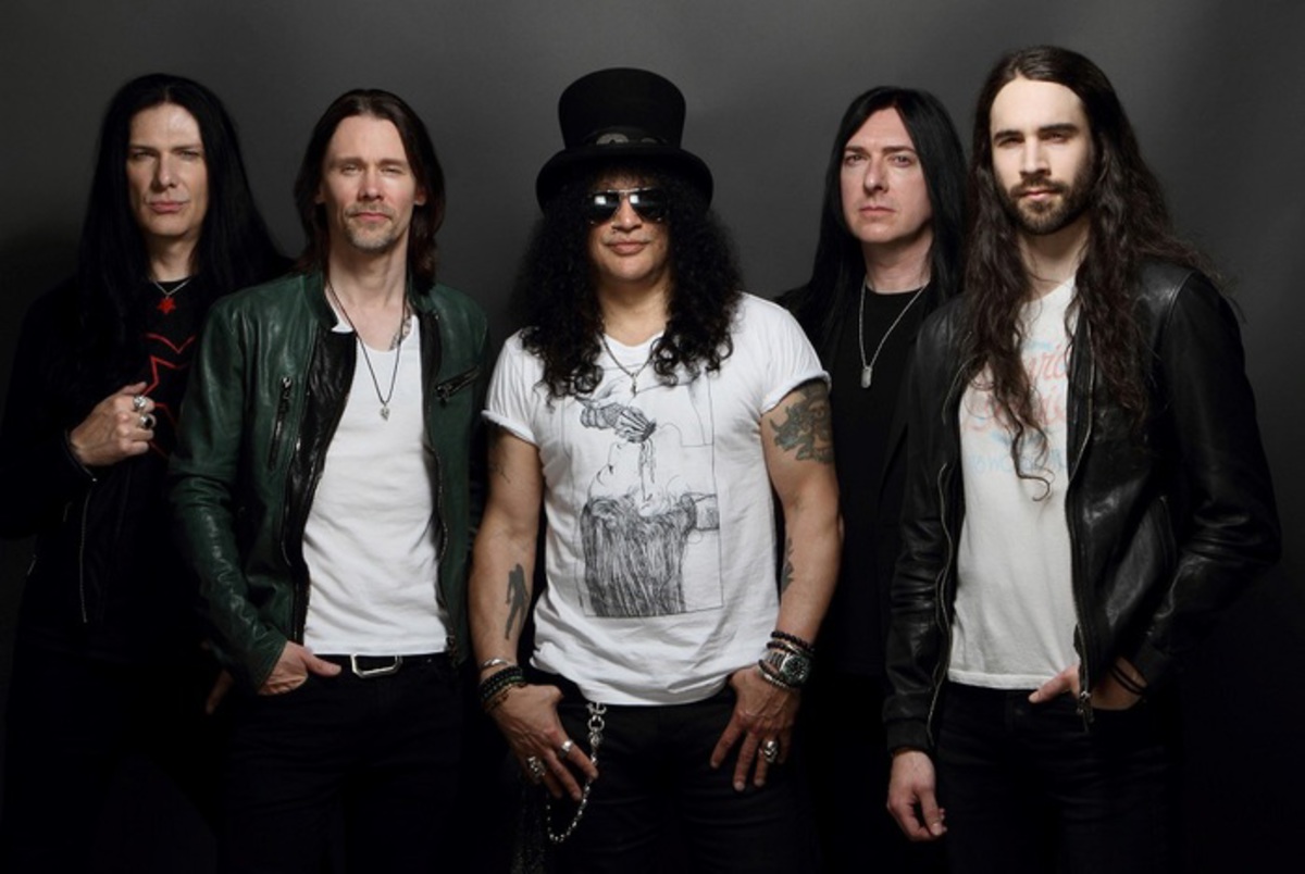 Slash ft myles kennedy the conspirators living the dream 