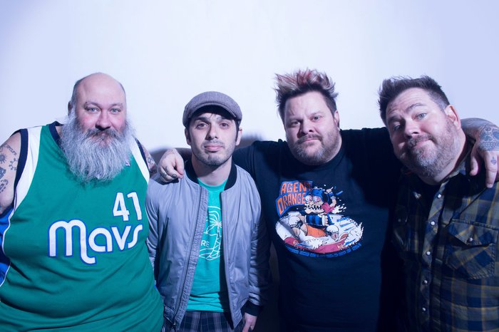 BOWLING FOR SOUP、THE SUICIDE MACHINESカバー「Sometimes I Don't Mind」MV公開！
