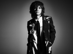 清春、昨年10月にマイナビBLITZ赤坂で行われたバースデー公演"KIYOHARU 50th BIRTHDAY"を映像パッケージ化！7/24にリリース決定！