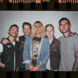 SLEEPING WITH SIRENS、9/6リリースのニュー・アルバム『How It Feels To Be Lost』より「Break Me Down」音源公開！