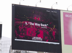 ONE OK ROCK、ライヴ写真を使用した全41曲分のポスター"ONE OK ROCK Calling"が出現！そこに書かれた番号に電話すると！？