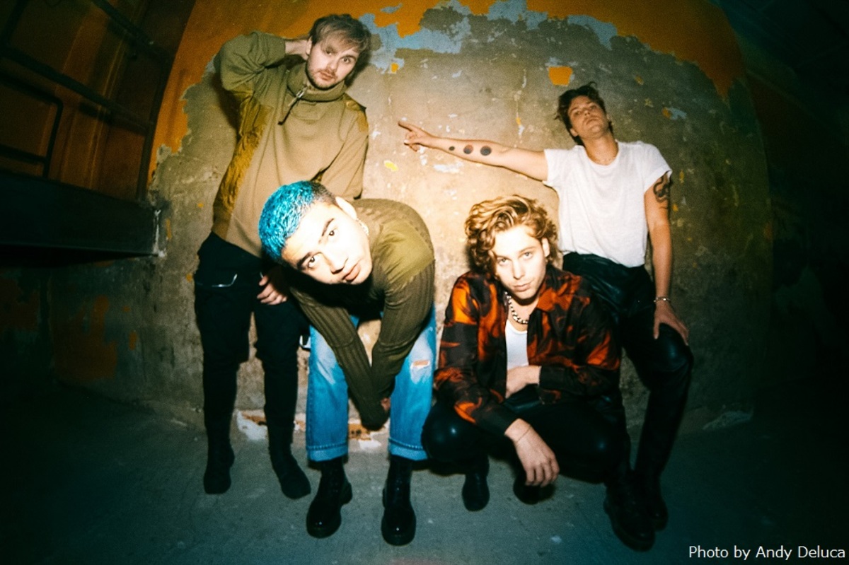 5 Seconds Of Summer 3 27リリースのニュー アルバム C A L M より Old Me 先行配信 メンバーの思い出の写真使用したリリック ビデオも公開 激ロック ニュース