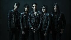 BLACK VEIL BRIDES、デビュー・アルバム再録盤『Re-Stitch These Wounds』より「Perfect Weapon」音源公開！