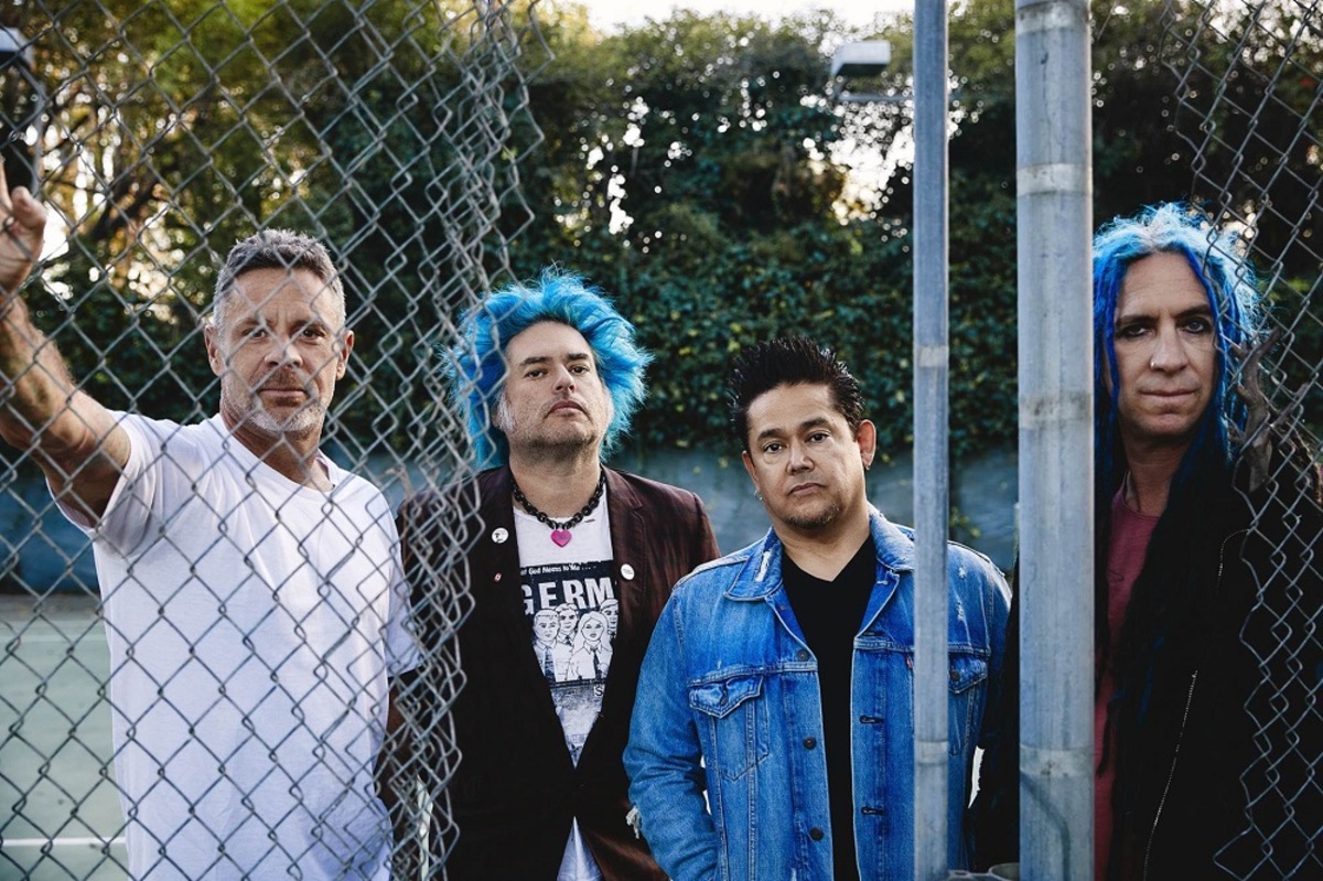 NOFX、ニュー・アルバム『Single  Album』リリース決定！名曲「Linoleum」をカバーしたバンドたちへ捧げる新曲「Linewleum」MV公開！AVENGED  SEVENFOLDもフィーチャリング参加！ | 激ロック ニュース