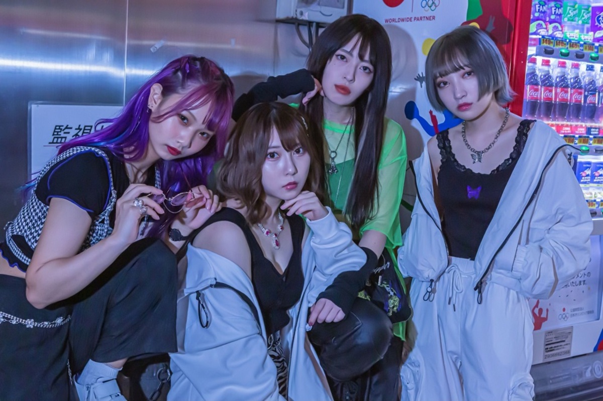 花冷え。、明日12/11 13時よりスタジオ・ライヴ生配信決定