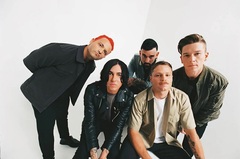 SLEEPING WITH SIRENS、ニュー・アルバム『Complete Collapse』より表題曲MV公開！