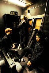 Rest of Childhood、3作目の流通盤シングル「MILK」2/1よりタワレコ渋谷店、梅田NU茶屋町店、名古屋パルコ店にて限定発売！