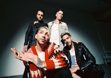ALL TIME LOW、ニュー・アルバム『Tell Me I'm Alive』より新曲「Calm Down」MV公開！