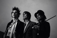 PALAYE ROYALE、アルバム『Fever Dream』よりNadya（PUSSY RIOT）フィーチャーした「Debilitate」MV公開！