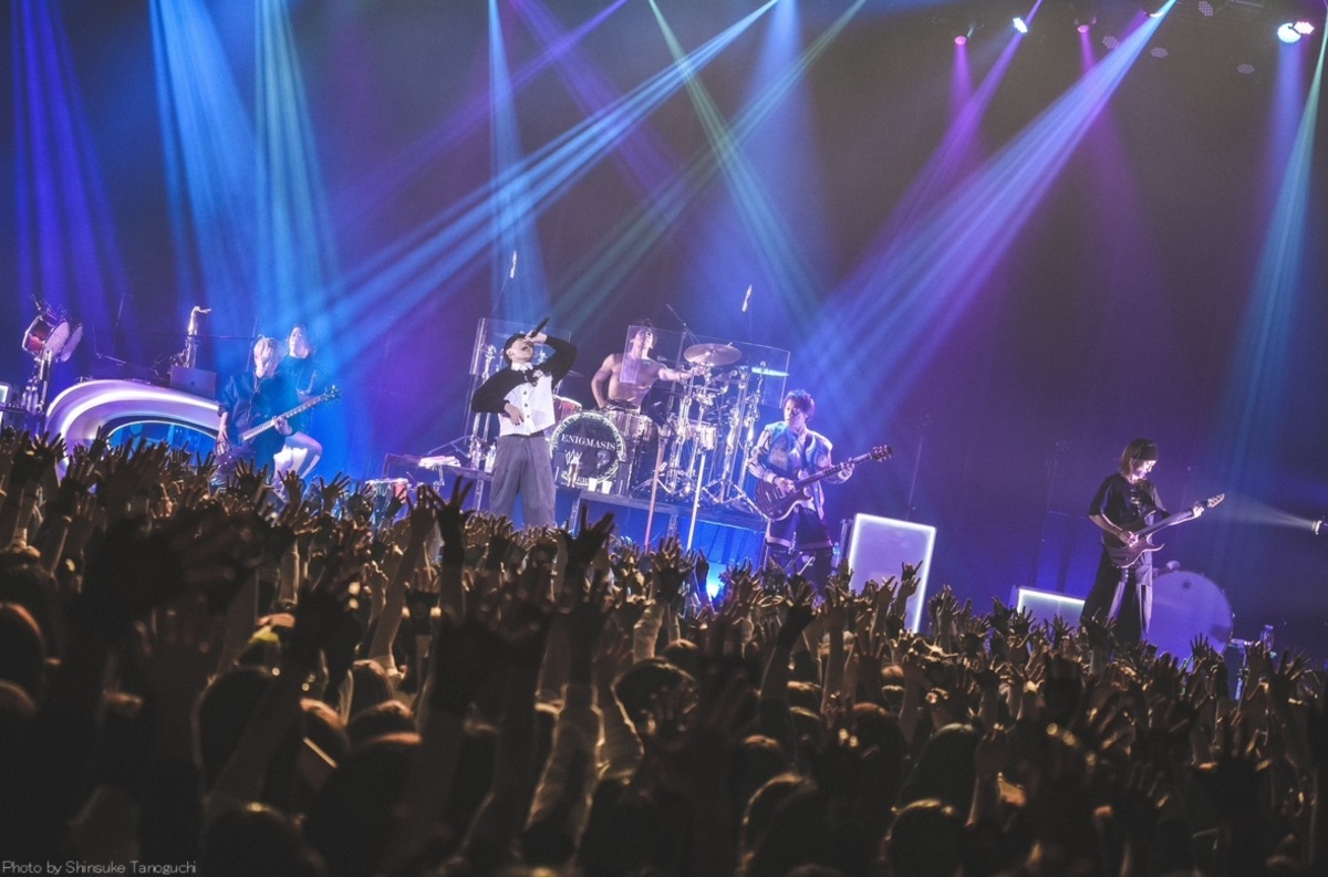 UVERworld、3/6リリースのニュー・シングル『Eye'ｓ Sentry』とBD＆DVD『KING'S PARADE 男祭り REBORN at  Nissan Stadium』のアートワーク＆収録詳細発表！ | 激ロック ニュース