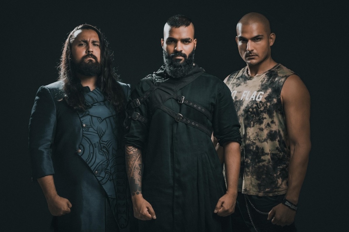 インド民族音楽とヘヴィ・メタルを融合させたバンド BLOODYWOOD