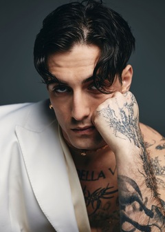 MÅNESKINのフロントマン Damiano David、1stソロ・アルバム『Funny Little Fears』より最新曲「Voices」緊急リリース！
