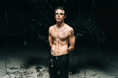 YUNGBLUD、4thアルバム『Idols』より先行シングル「Zombie」リリース！フローレンス・ピュー出演の感動的なMV明日5/31 0時公開！
