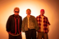 WANIMA、新曲「分岐点」をツアー・ファイナルにサプライズ・リリース！同郷の俳優 高良健吾が出演するMV公開！