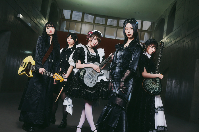 BAND-MAID、TVアニメ"桃源暗鬼"ED主題歌の最新曲「What is justice?」ライヴ・ショート映像初公開！リスニング・パーティー＆昨年8月のライヴ映像配信決定！